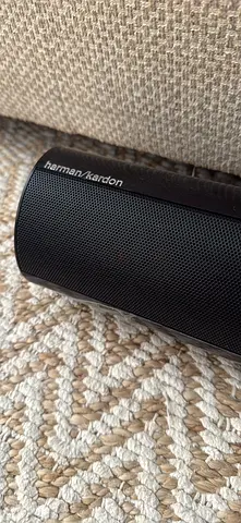 Harman Kardon soundbar. Subwoofer does not connect, but powers on