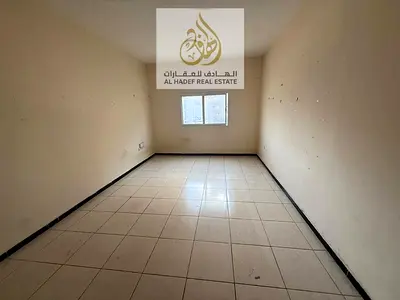 استوديو للإيجار في الراشدية 3 📍 شارع المرور بالقرب من أبراج عجمان ون ✨ مطبخ شبه منفصل وخزائن بالحائط بسعر مميز