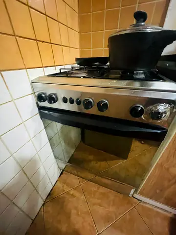 Used stainless steel gas oven and hob - 4 burners