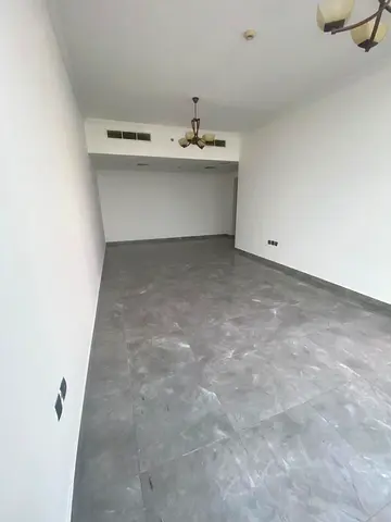 مجاز 2 شارع جمال عبدالناصر غرفتين وصاله + 2 حمام + بلكونه + خزائن حائط