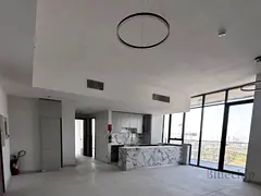 Spacious Layout | Next to Bus Stop | High Floor