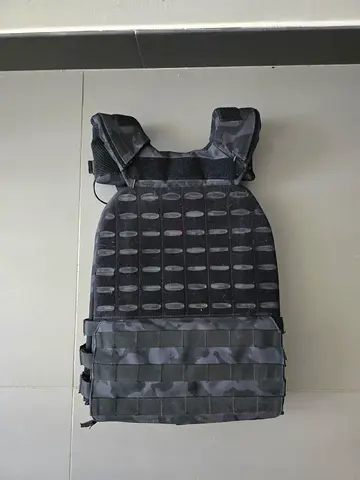 Adjustable Weighted Vest / Tactical Workout Vest - Black Camo