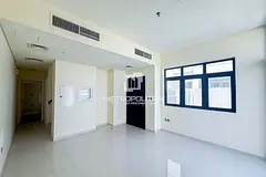 Corner Unit | Vacant | Single Row | Closed Kitchen