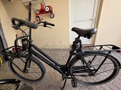 Dutch City Bike XXL Black city/commuter bicycle with rear rack — good condition. Great for Dubai!