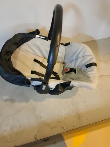 Infant Car Seat / Baby Carrier - Good Condition