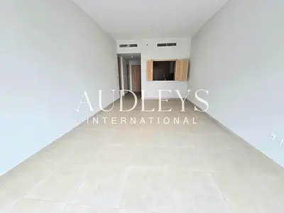 2 Bedrooms + Laundry l Blvd View| Vacant