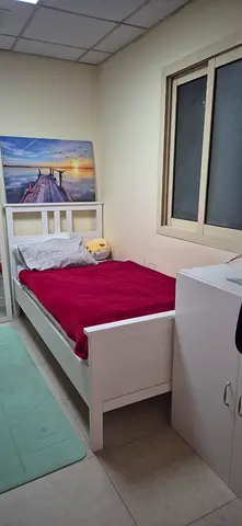 Private room for females only with attached toilet, 2 minutes away from Business Bay metro station