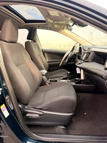 2017 Toyota RAV 4 — фото 12