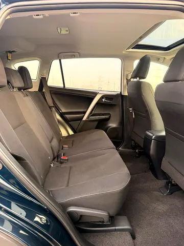 2017 Toyota RAV 4 — фото 11