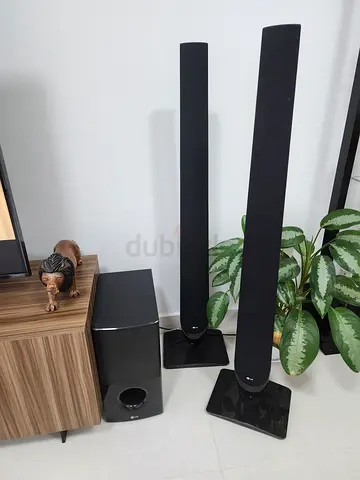 Slim floor-standing speakers with powered subwoofer (pair)