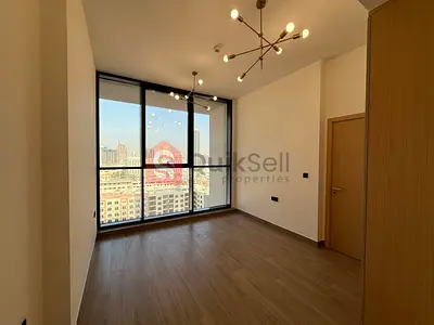 BRAND NEW | MIDFLOOR | PRIME LOCATION