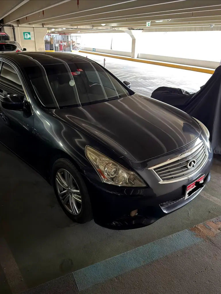 Infiniti G37 2011 — photo 1 of 9