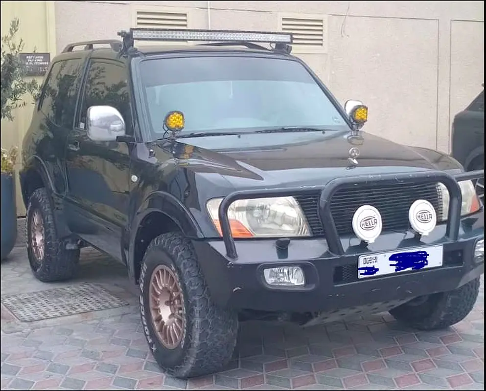 Mitsubishi Pajero 2005 — photo 1 of 8