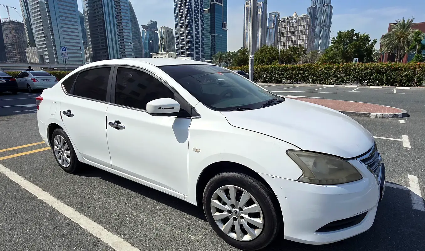 Nissan Sentra 2016 — photo 1 of 6