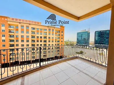 Modern 1BR Apartment | Semi-Closed Kitchen