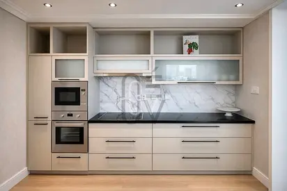 Fully Furnished | Fountain View | Close to Mall