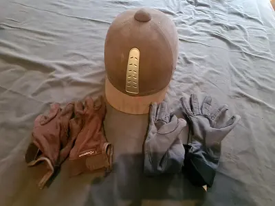 Riding helmet and pair of riding gloves