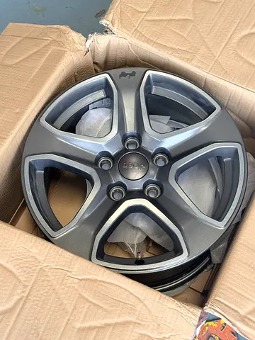 5 genuine original Jeep Wrangler JL rims in brand new condition