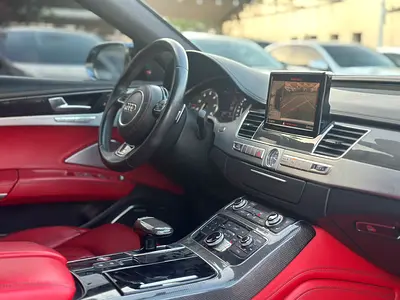 صورة 8 لـ 2013 AUDI S8