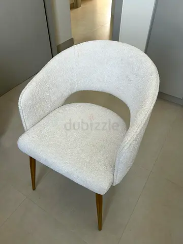 6 White boucle dining chair with gold legs never used payed one month ago 2400