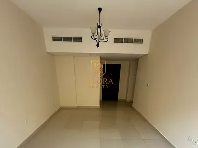 شقة واسعة مكونة من غرفتي نوم وصالة في مجمع جداف السكني، بإطلالة رائعة.