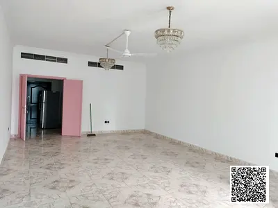 شقة 3 غرف نوم تم تجديدها حديثا للإيجار في أبراج النعيمية / تصميم واسع