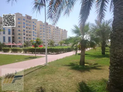 فرصة مميزة للسكن أو الاستثمار في شقة أنيقة داخل قرية الأميرة. تتكون الشقة من غرفتي نوم وصالة واسعة