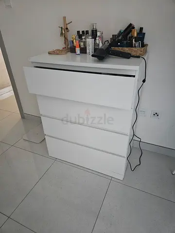 White 4-Drawer Dresser / Chest in Good Condition