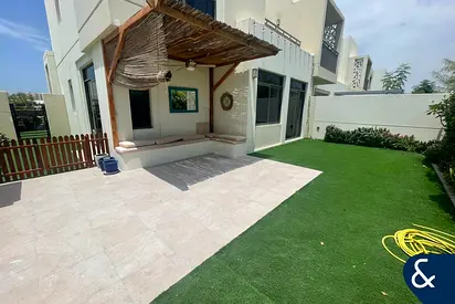 Upgraded | Next to Pool | Corner Villa