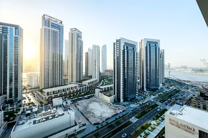 DUBAI SKYLINE VIEW | SEMI FURNISHED | MID-FLOOR