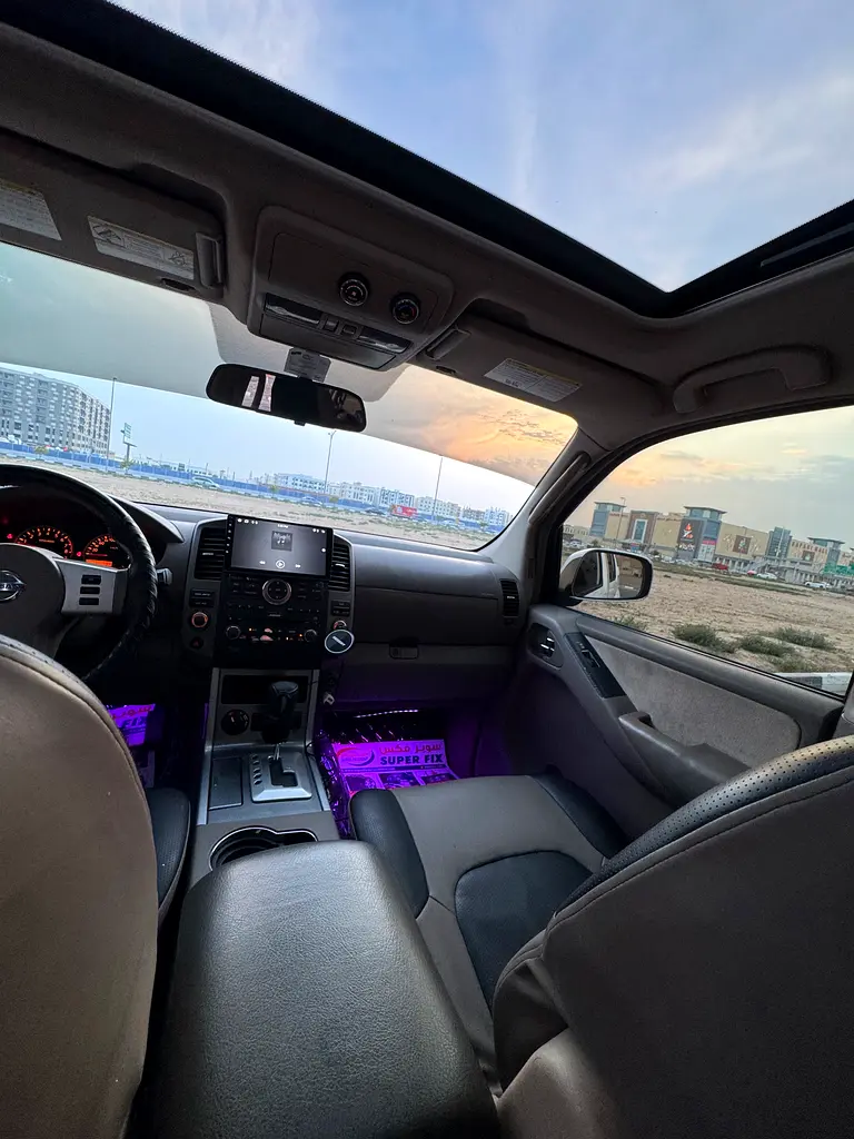 Nissan Pathfinder 2011 — photo 1 of 18