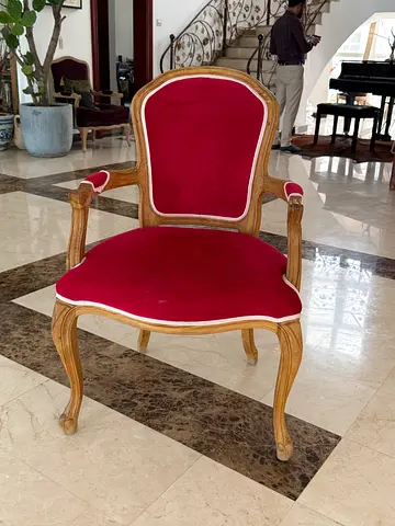 Vintage-style wooden armchair with red upholstery x 4 pieces