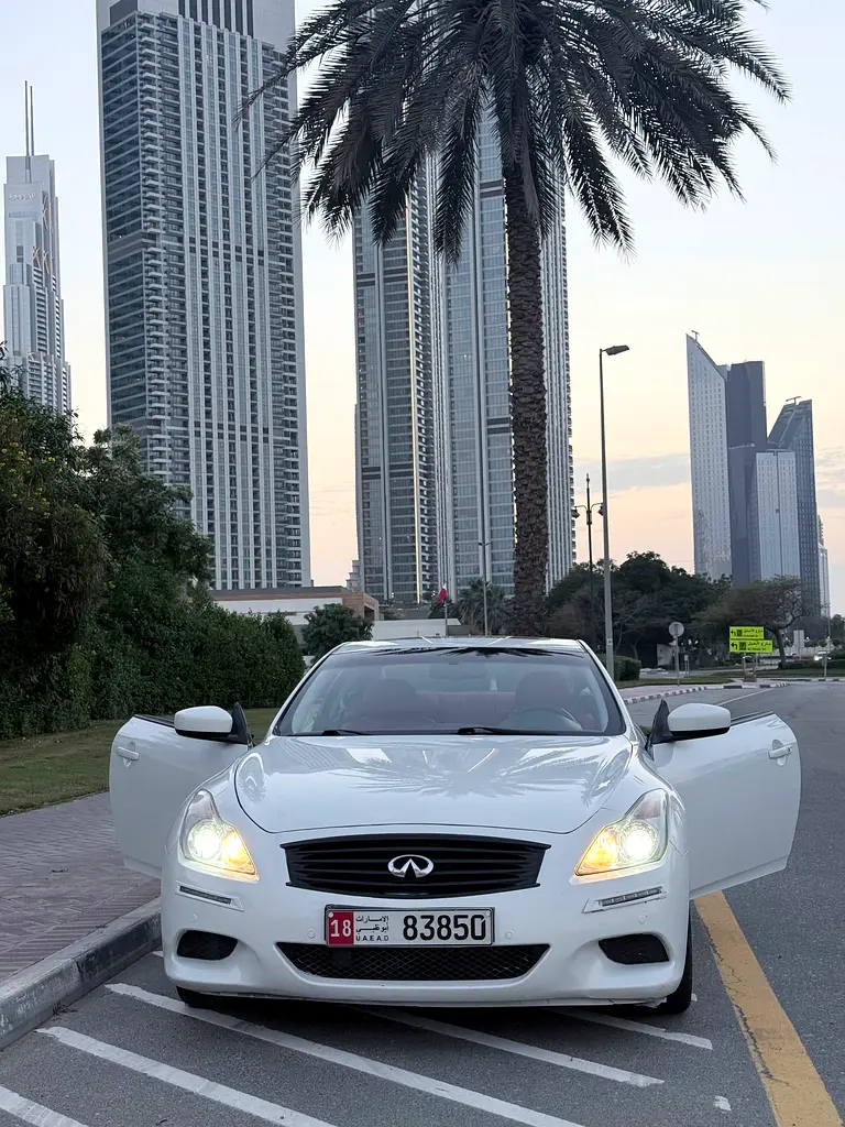 Infiniti Q60 2014 — photo 1 of 10