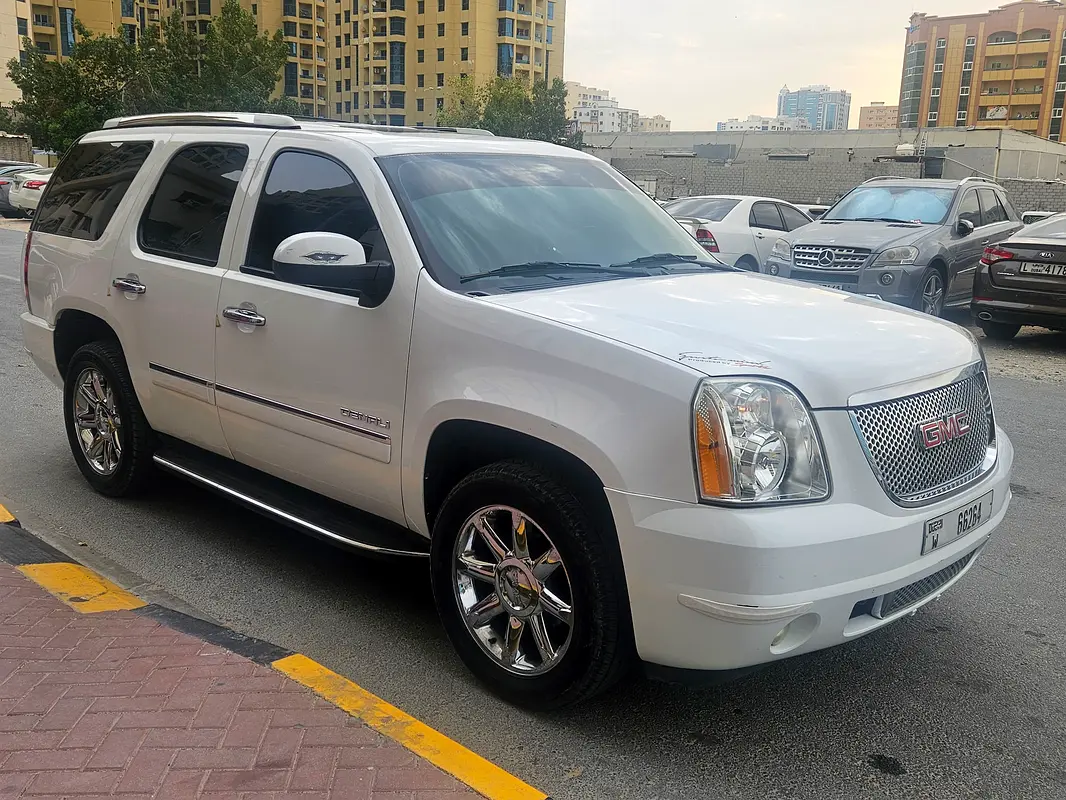 GMC Acadia 2011 — photo 1 of 7