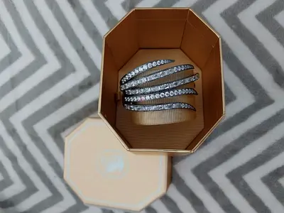 Swarovski Bangle – Like New ✨