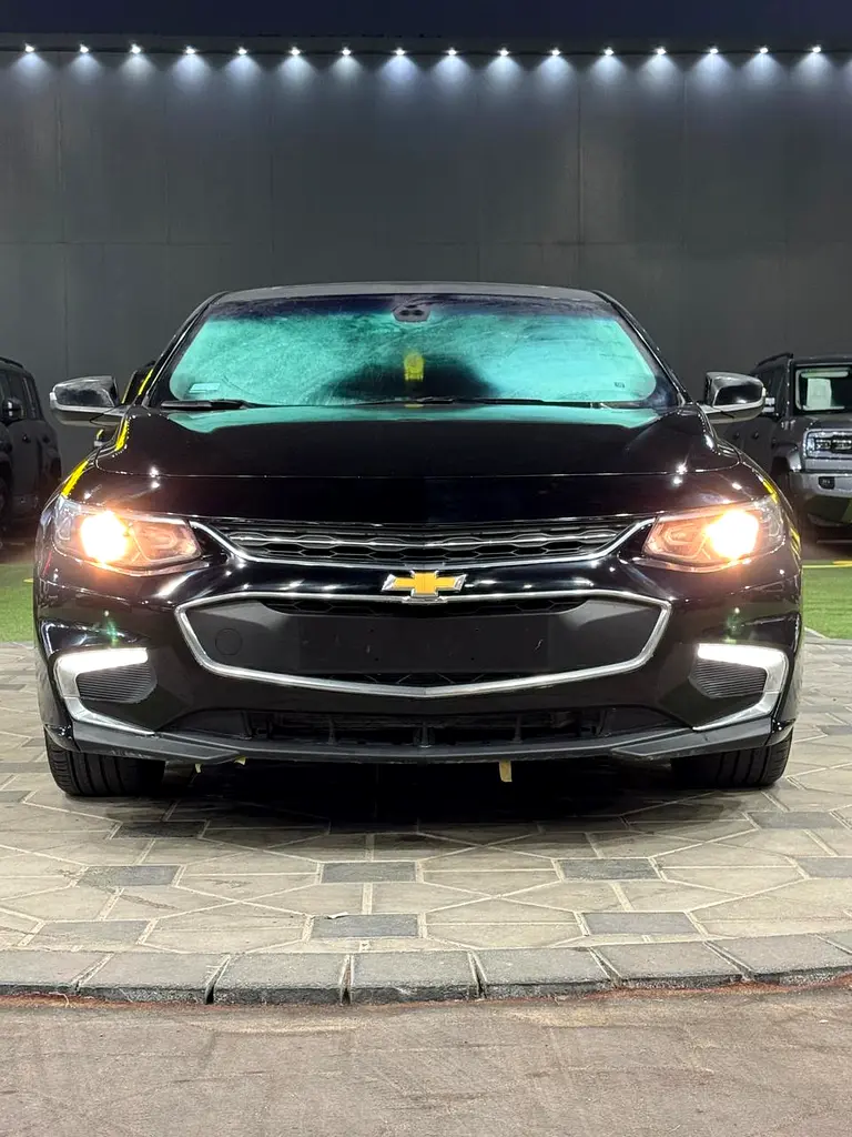 Chevrolet Malibu 2018 — photo 1 of 13