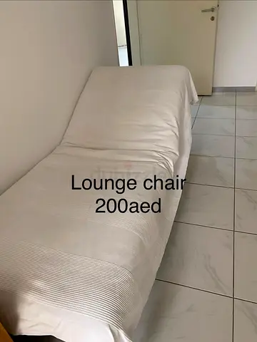 White lounge/chaise chair — good condition, AED 200