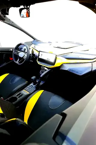 2026 CAN-AM MAVERICK photo 18