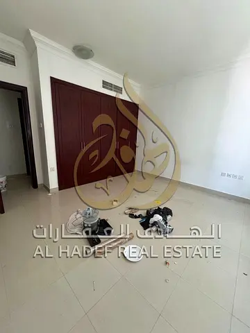 🔥 عرض مميز للإيجار في التعاون – الشارقة 🔥 🏡 شقة رائعة غرفتين وصالة بمساحة ممتازة وتصميم مريح 👌 📍 موقع استراتيجي على مخرج دبي مباشرة 🚗 ✨ المميزات