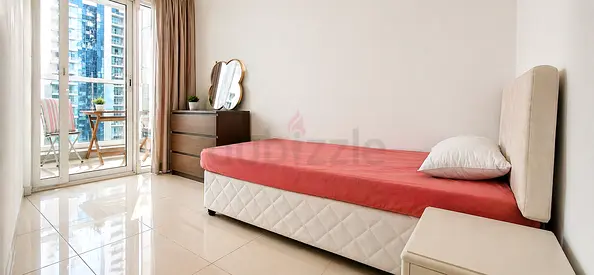 Partition room with attached balcony, full Marina view