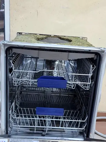 Siemens built in 3 racks dishwasher same like new condition for sale