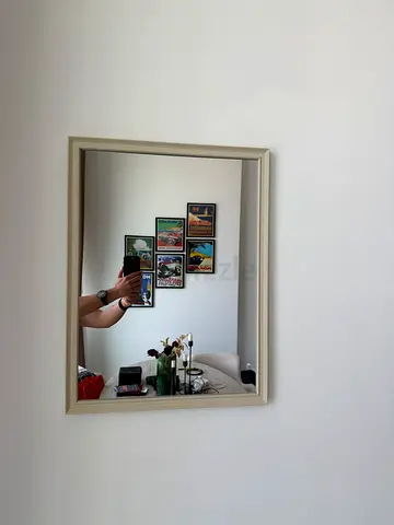 Wall mirror