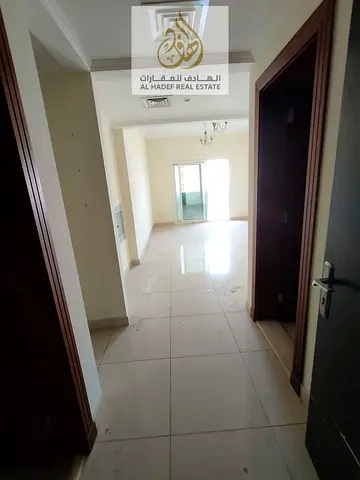 شقة غرفتين ماستر وصالة للإيجار في الشارقة التعاون مع باركن مجاني وموقع مميز وقريب من جميع الخدمات
