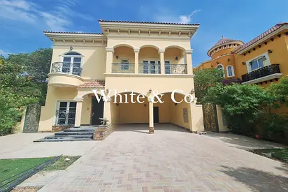 Renovated Bathrooms l Corner Plot l Vacant