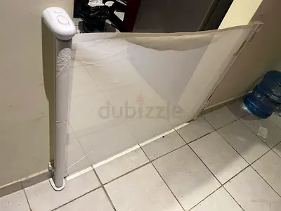 Retractable Mesh Baby Safety Gate / Doorway Guard - White