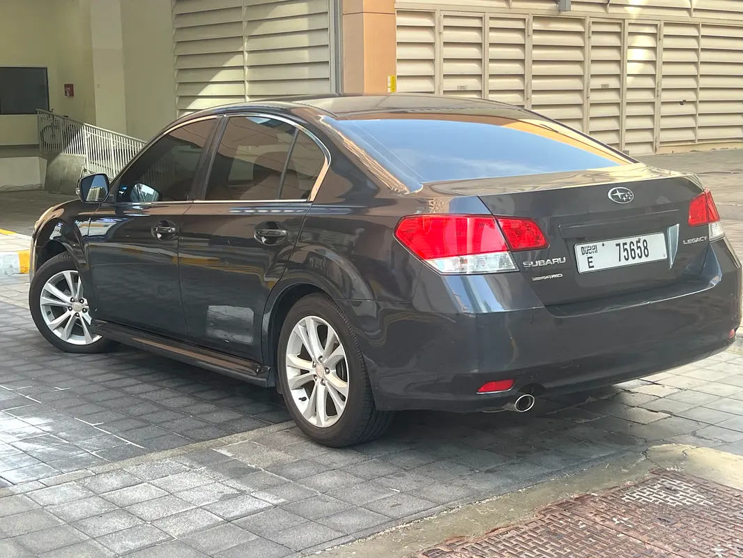 Subaru Legacy 2014 — photo 1 of 5