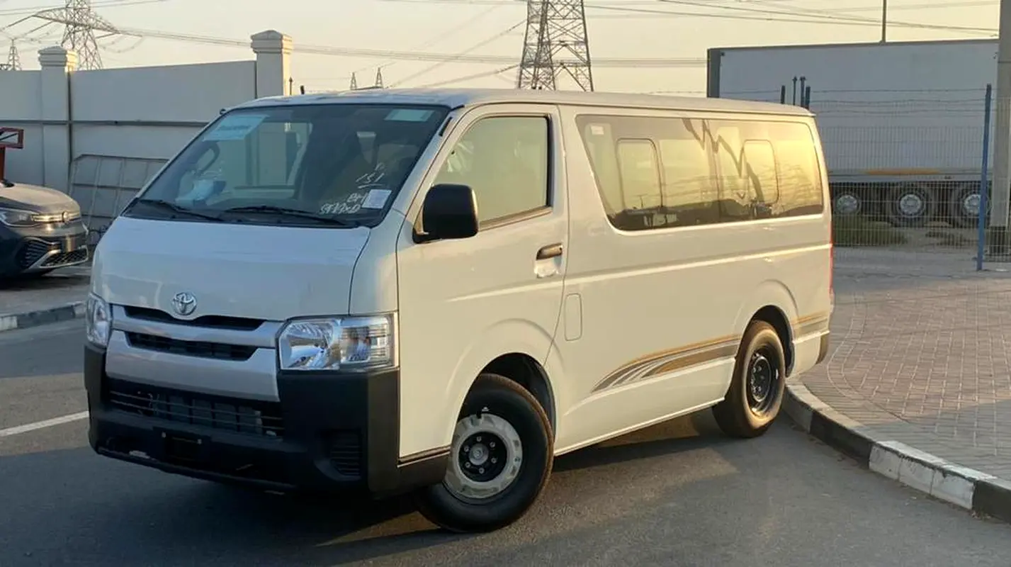 Toyota Hiace 2026 — photo 1 of 17