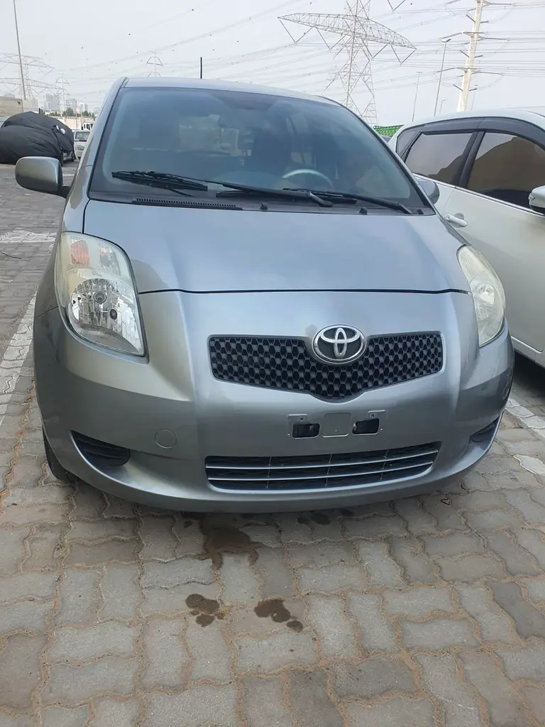 Toyota Yaris 2008 — photo 1 of 11