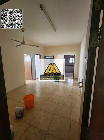 شقة غرفة وصالة للإيجار السنوي في النخيل 1 عجمان، تتميز بمساحة كبيرة وبلكونة، في موقع مميز قريب من كورنيش عجمان وأبراج الديوان، مناسبة للسكن المريح وبس
