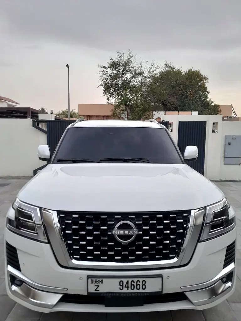 Nissan Patrol 2023 — photo 1 of 8